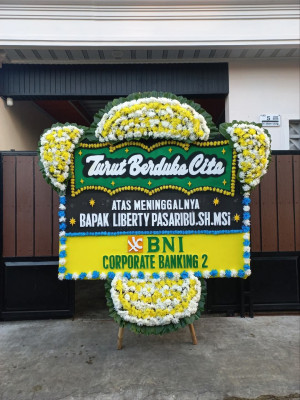 Papan Bunga Duka di Cikareo Selatan