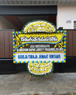 Papan Bunga Duka di Cikareo Selatan